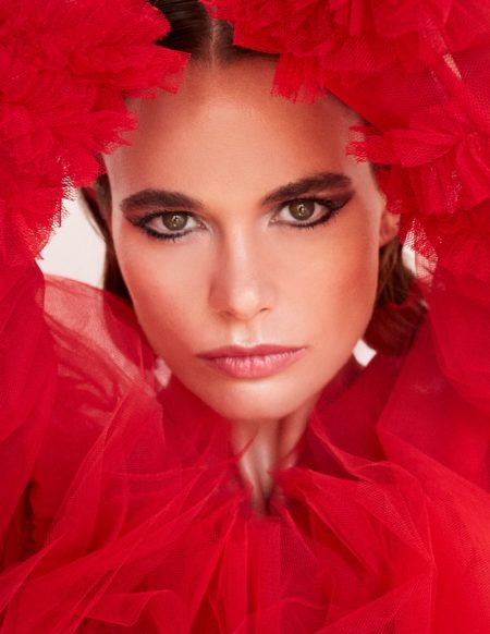 Ana Ponce Models Glam Beauty Looks for ELLE Bulgaria Ana Ponce Models Glam Beauty Looks for ELLE Bulgaria