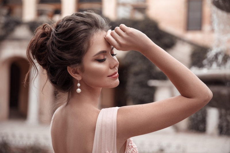 Beauty Bridal Pearl Earrings Updo Hairstyle