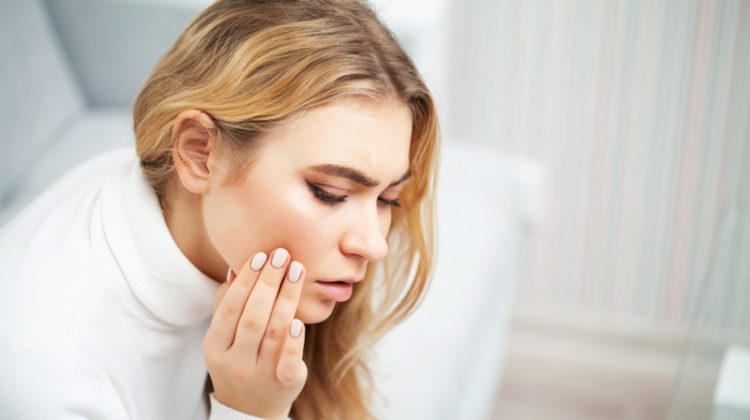 Natural Pain Relief Alternatives Blonde Woman Pain Teeth Worry Pink Nails