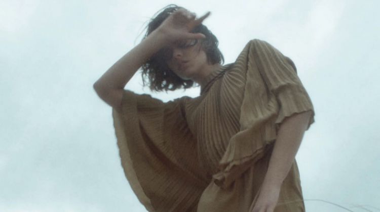 Georgia Fowler Embraces Laid-Back Beach Styles for Vogue Mexico