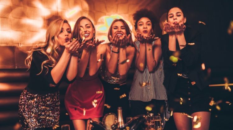 How to Dress for a Night With the Girls Girls Night Out Friends Style Fashion