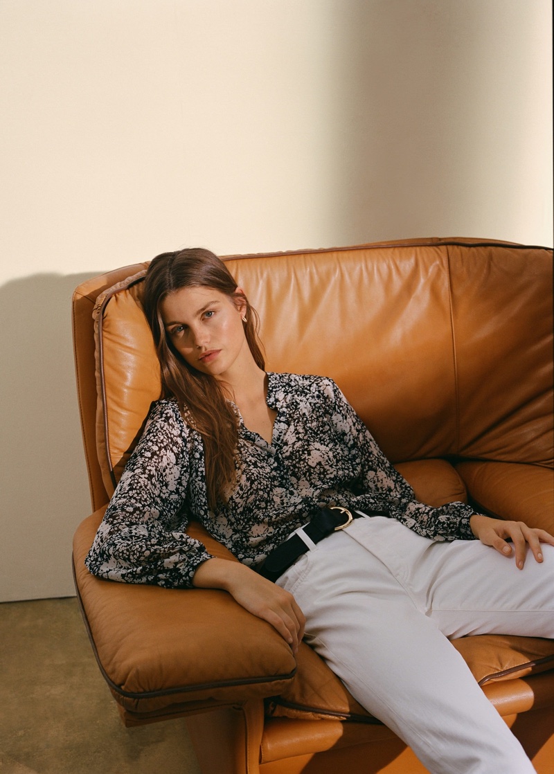 Model Luna Bijl poses in Mango flowy printed blouse and relaxed fit jeans