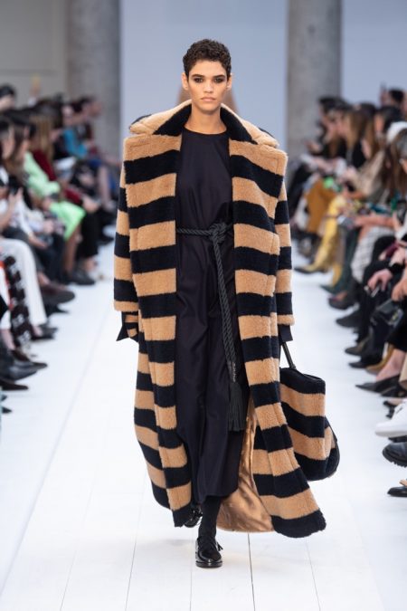 Max Mara Fall / Winter 2020 Runway