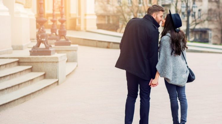 Hot Date? Here's How to Make a Great First Impression with Your Style Stylish Couple Holding Hands