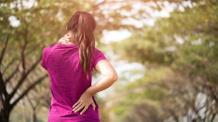 How to Effectively Handle Post-Exercise Pain – A Handy Guide! Woman Pink Shirt Neck Pain Back Pain