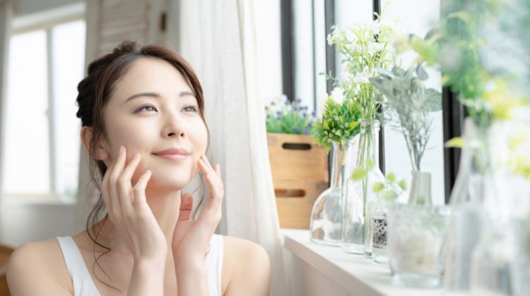 How to Get the Maximum Out of Your Anti-Aging Skin Care Products Asian Woman Beauty Plants Smiling Skin
