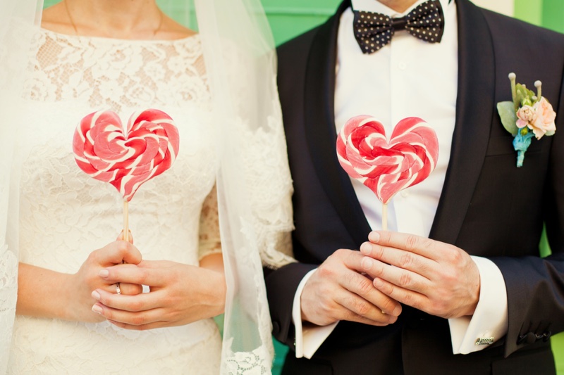 Bride Groom Couple Heart Shaped Lollipops