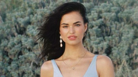 Robin Holzken Chases the Sun for Frankies Bikinis Spring 2020 Robin Holzken Chases the Sun for Frankies Bikinis Spring 2020