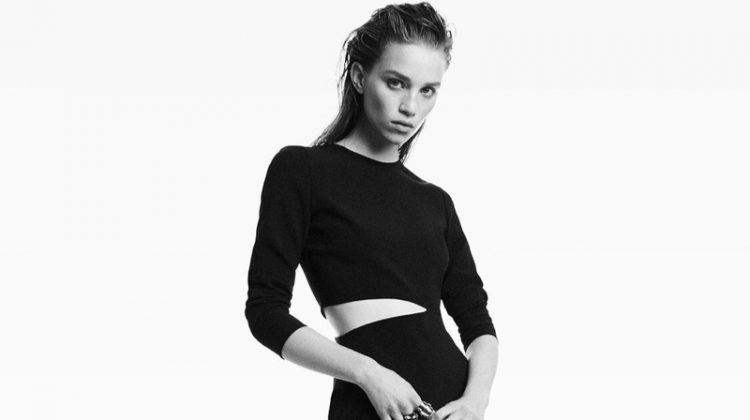 Rebecca Leigh Longendyke Embraces Zara’s Minimal Spring Styles