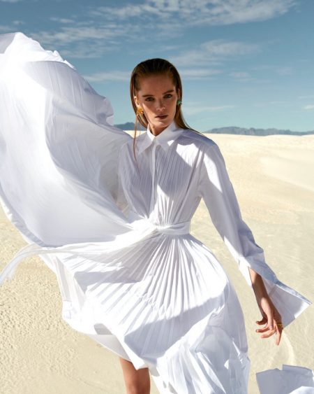 Alexina Graham Embraces Desert Style for ELLE France Alexina Graham Embraces Desert Style for ELLE France