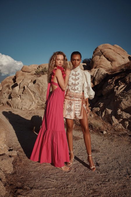 Hannah & Samantha Pose in Intermix's Trendy Spring 2020 Styles Hannah & Samantha Pose in Intermix's Trendy Spring 2020 Styles