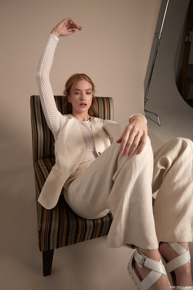 On Easy Street White Pierced Knit Long Sleeve Bodysuit LULU’S, Lavish Linen Beau Vest and Pant LAFAYETTE 148 NEW YORK and White Leelu Sandal GEOX. Photo: Adrianna Favero