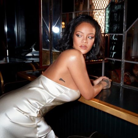 Rihanna Glows in Fenty Beauty 'Cheeks Out' Blush Rihanna fronts Fenty Beauty Cheeks Out Freestyle Cream Blush campaign.
