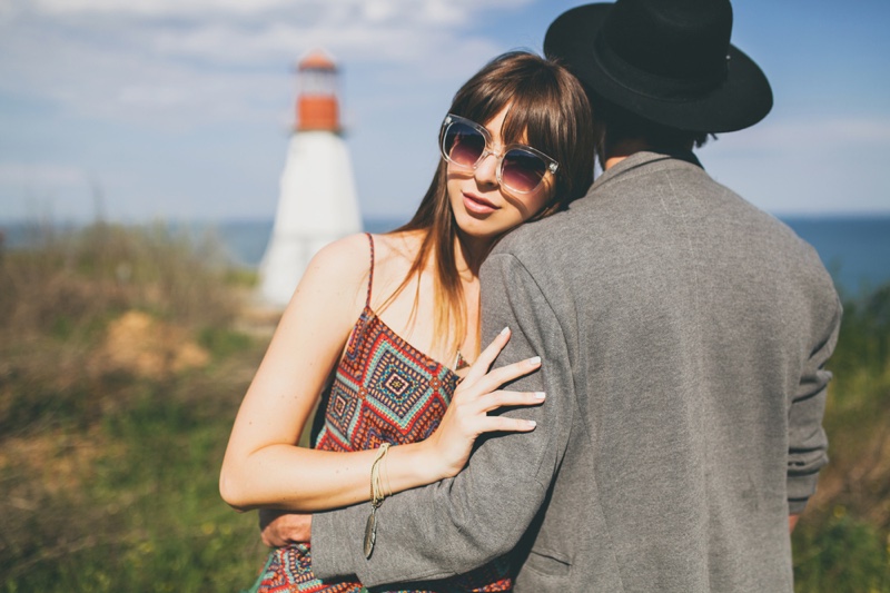 70s Style Printed Top Model Sunglasses Holding Man