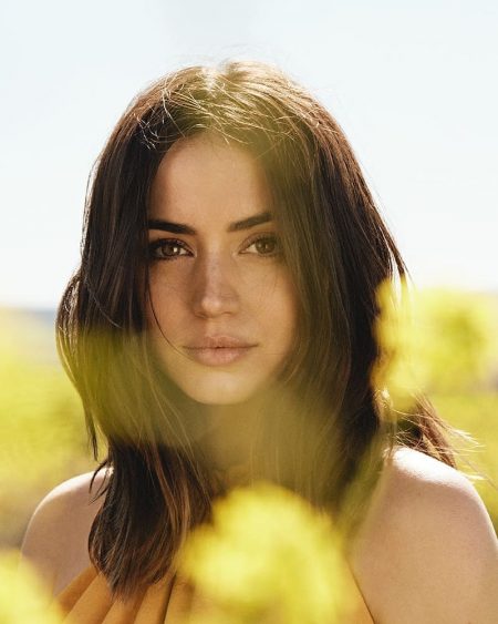 Ana de Armas Embraces Nature for El Corte Ingles Spring 2020 Campaign Actress Ana de Armas appears in El Corte Ingles spring-summer 2020 campaign.