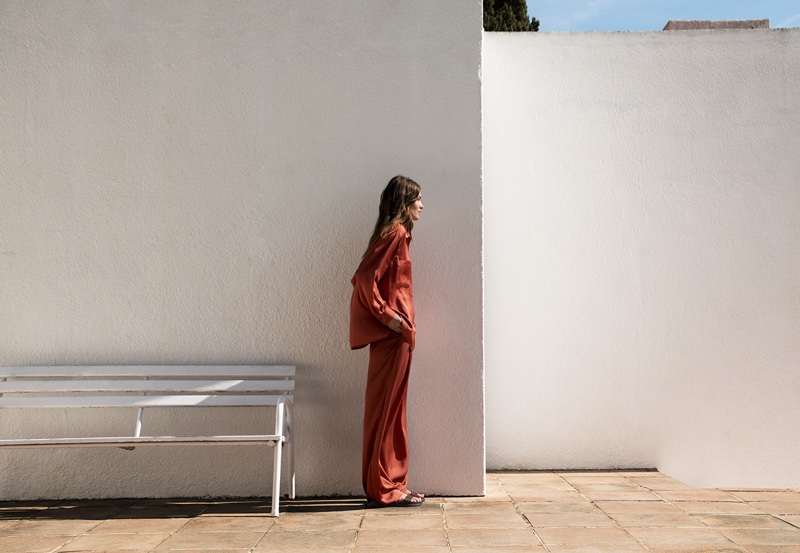 Massimo Dutti Loose-Fitting Shirt with Pockets, Flowing Trousers and Flat Sandals