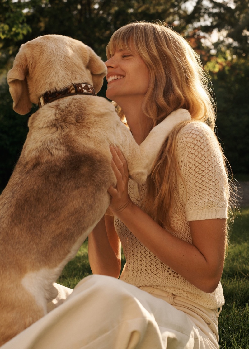 Posing with a dog, Julia Stegner wears Mango's summer arrivals.