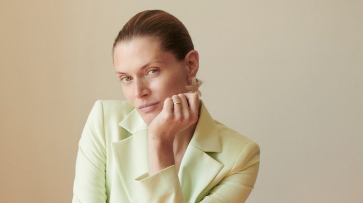 Malgosia Bela Looks Effortlessly Chic in Zara