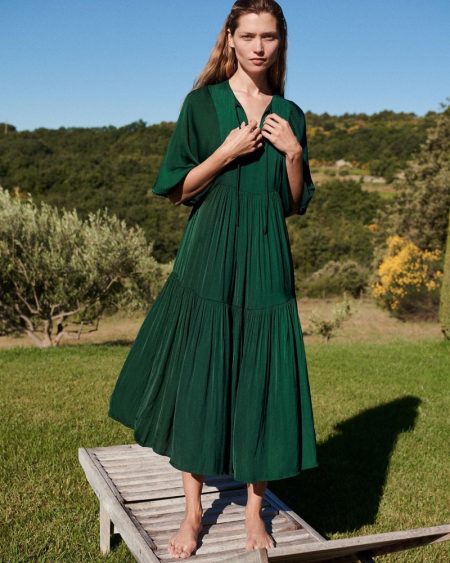 Hana Jirickova Embraces Relaxed Fashion for Oysho Summer 2020 Hana Jirickova poses for Oysho summer 2020 collection.