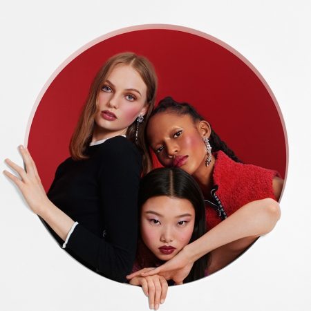 Yoon, Adesuwa, Fran Front Chanel 'Joues Contraste' Blush Campaign Fran Summers, Adesuwa Aighewi, and Yoon Young Bae star in Chanel Joues Contraste campaign.