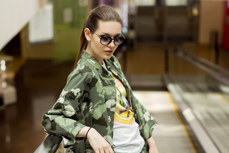 Fashion Model Camo Jacket Graphic T-Shirt Sunglasses