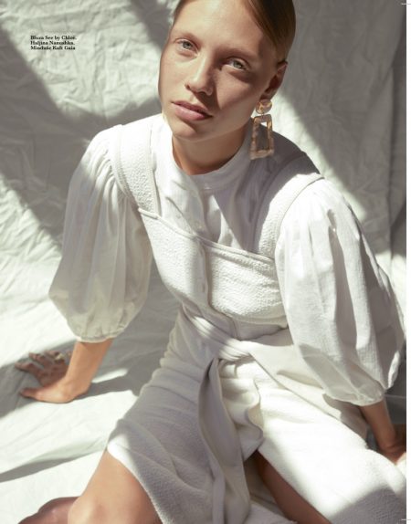 Laura Schellenberg Models Pale Fashion for ELLE Serbia Laura Schellenberg Models Pale Fashion for ELLE Serbia