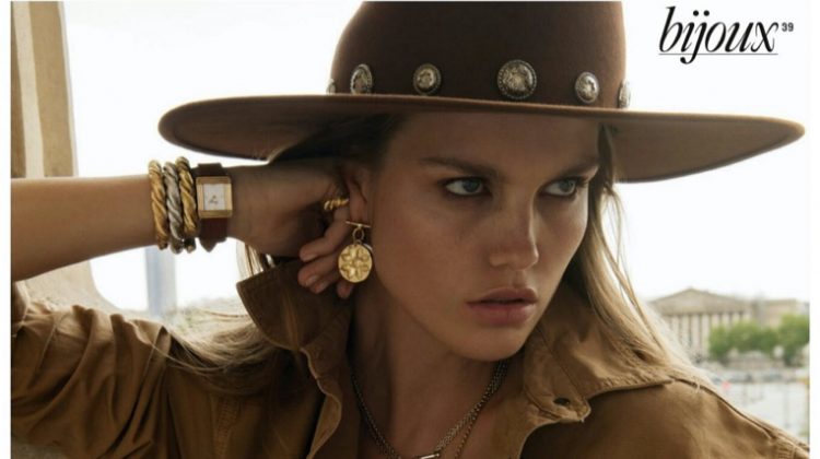 Luna Bijl Shines in Neutral Ensembles for Vogue Paris