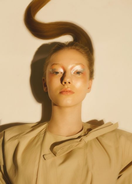 Tess Sakharova Wears Dewy Makeup Looks for Vogue Portugal Tess Sakharova Wears Dewy Makeup Looks for Vogue Portugal