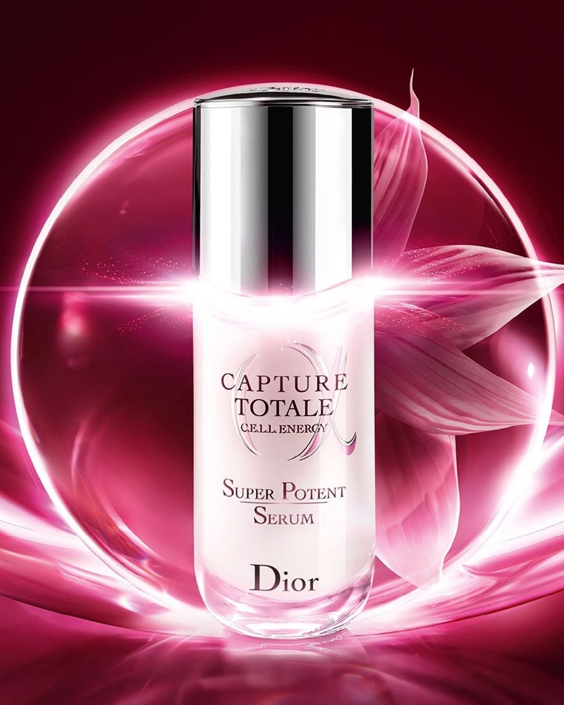 A look at Dior's Capture Totale Super Potent Serum bottle.