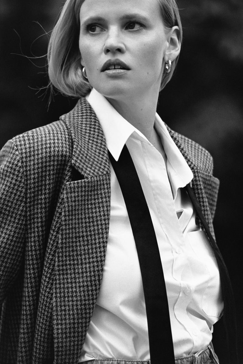 Model Lara Stone wears Zara's autumn 2020 styles.