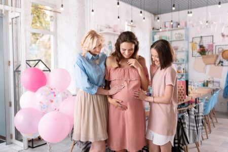 4 Fun and Hip Baby Shower Ideas for Modern Couples Pregnant Mom Baby Shower Balloons Party Friends