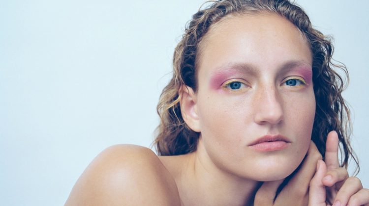 Agnes Nieske Abma Wears Chic Eyeshadow for ELLE Mexico