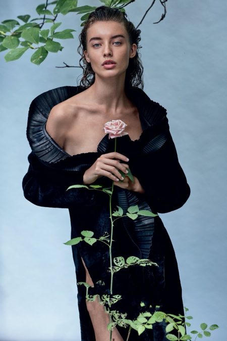 Giulia Maenza Wears Soft Tailoring for Marie Claire Italy Giulia Maenza Wears Soft Tailoring for Marie Claire Italy