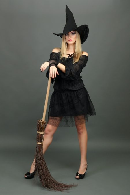 7 Creative Halloween Costumes Ideas for Women Witch Costume