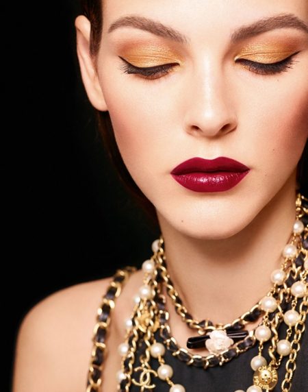 Vittoria Ceretti Glitters in Chanel Makeup Holiday 2020 Campaign Model Vittoria Ceretti poses for Chanel Makeup Holiday 2020 campaign.