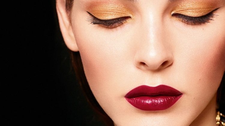 Vittoria Ceretti Glitters in Chanel Makeup Holiday 2020 Campaign