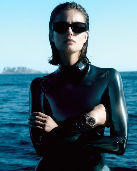 Taylor Hill Goes On a Deep Dive for Vogue Paris Taylor Hill Goes On a Deep Dive for Vogue Paris