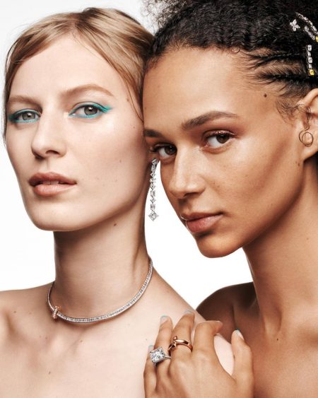 Binx, Julia, Freja Get Festive in Tiffany & Co. Holiday 2020 Campaign Julia Nobis and Binx Walton appears in Tiffany & Co. Holiday 2020 campaign.
