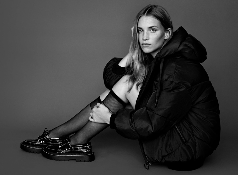 Rebecca Leigh Longendyke poses in Zara water repellent puffer jacket.