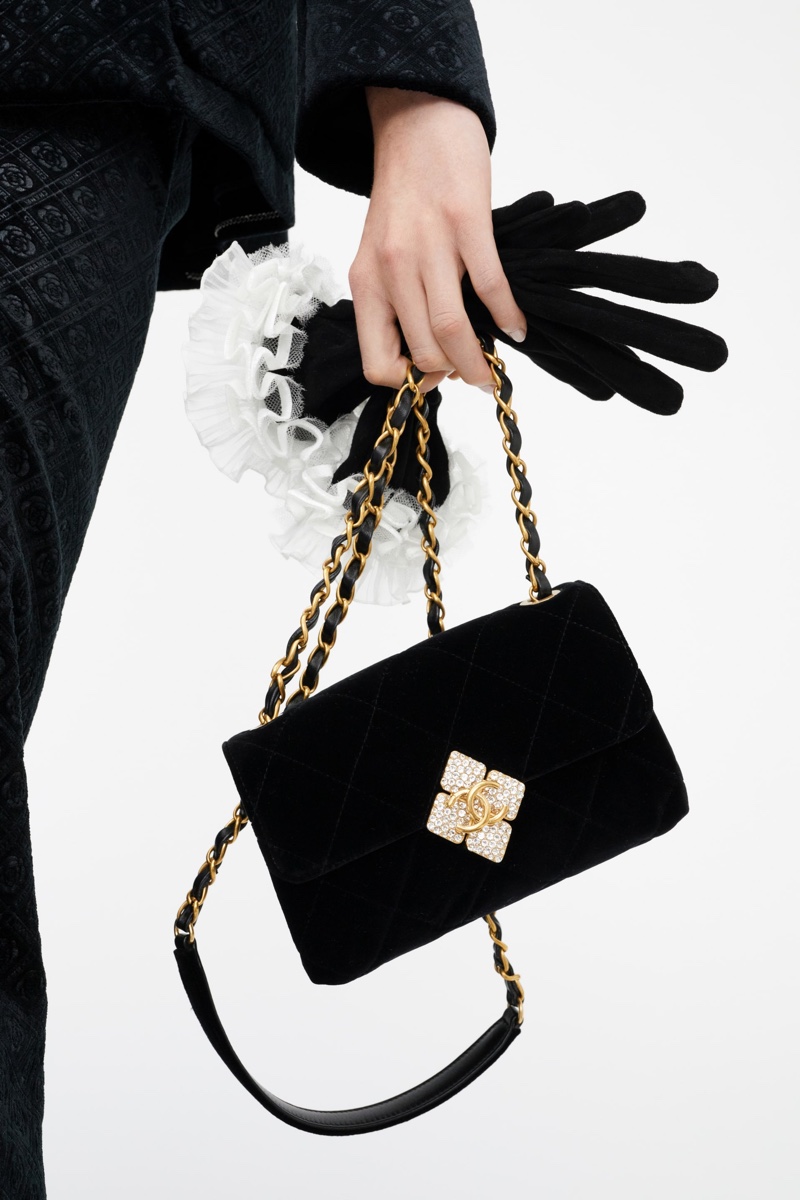 Accessories stand out in Chanel Métiers d'Art pre-fall 2021 collection.