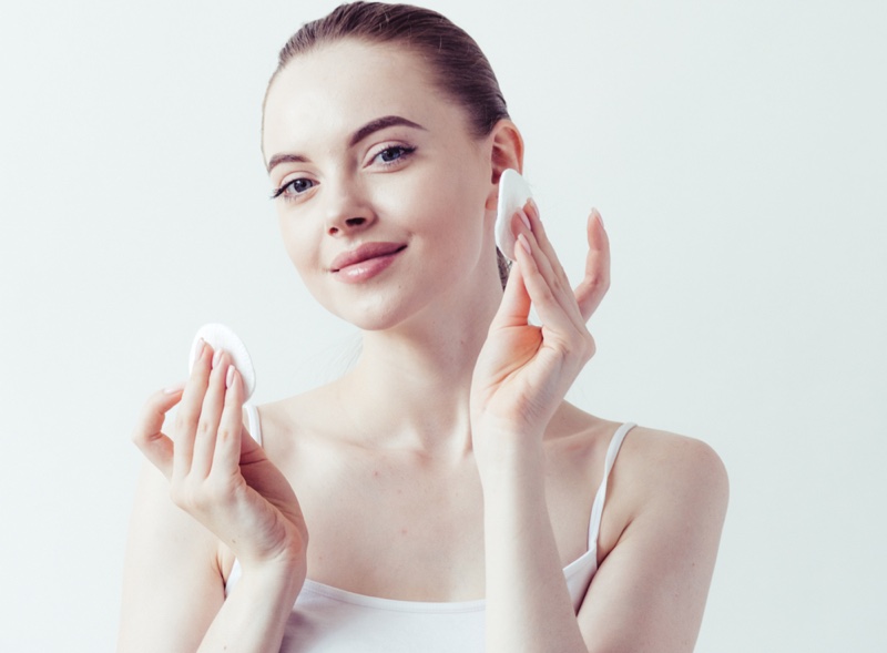 Model Removing Makeup Cotton Pads Rounds