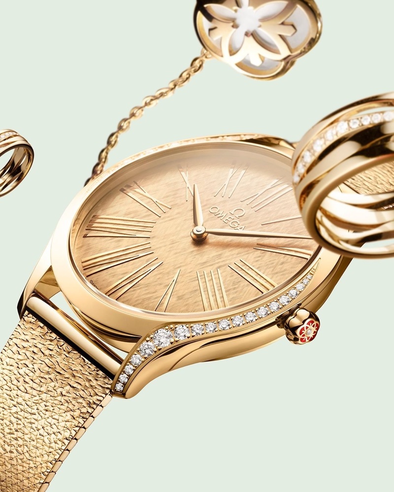 A look at Omega's Trésor watch in full 18K Moonshine.