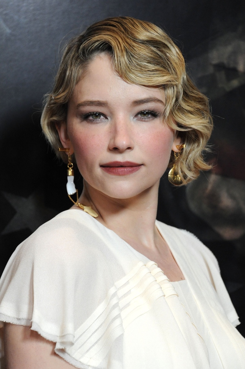 1920s hairstyle finger waves haley bennett