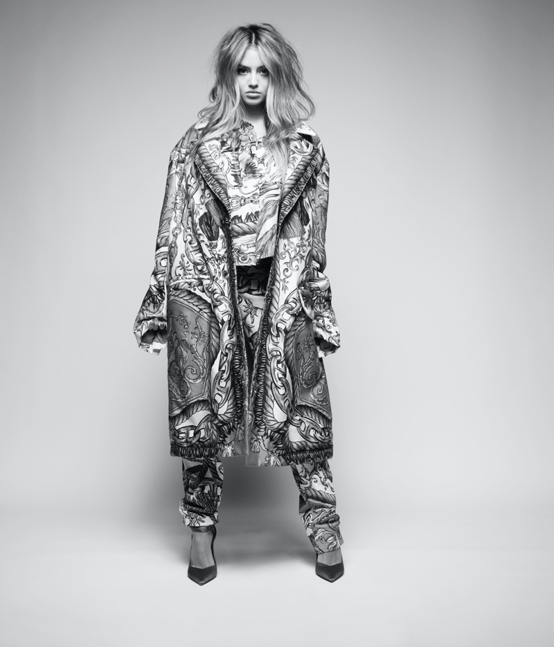 Embracing print, Leni Klum wears Moschino outfit. Photo: Rankin / Hunger Magazine