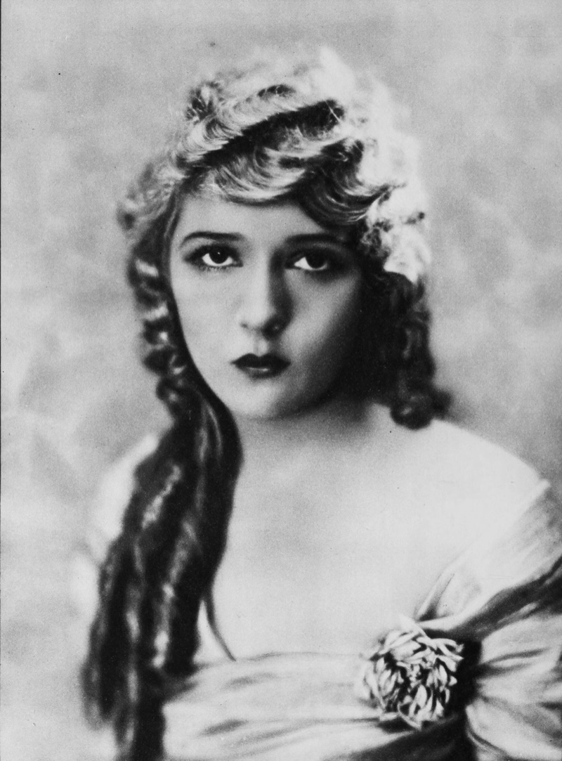 mary pickford 1920s hairstyles