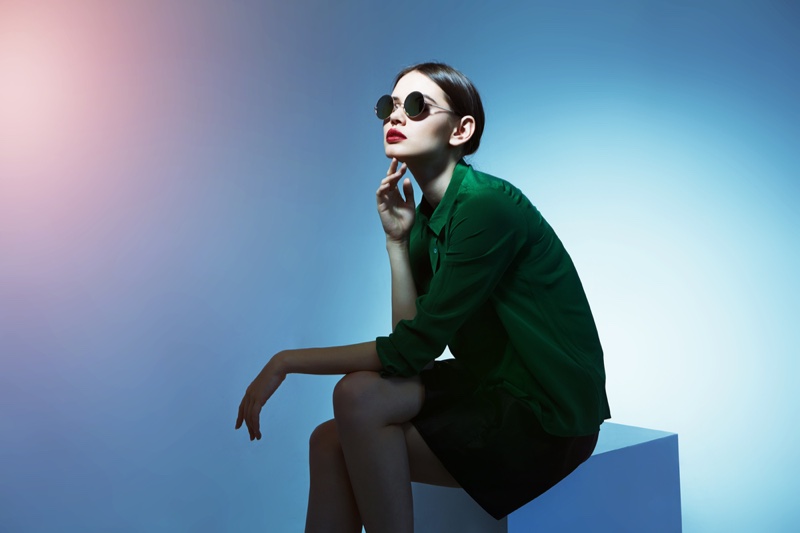 Model Green Outfit Round Sunglasses Fashion