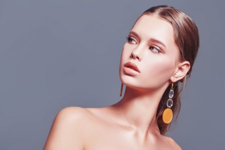 How to Choose Right Earrings for Your Face Type? Model Earrings Long Drop Style Circle