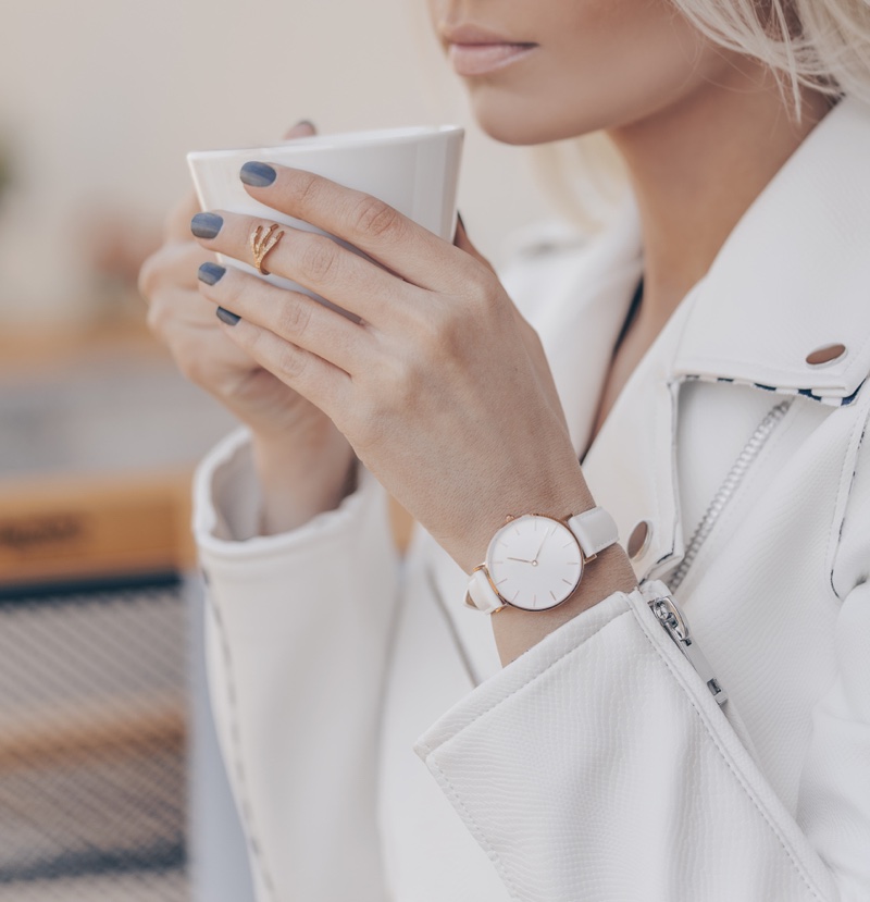 White Look Cropped Model Classic Watch Cup