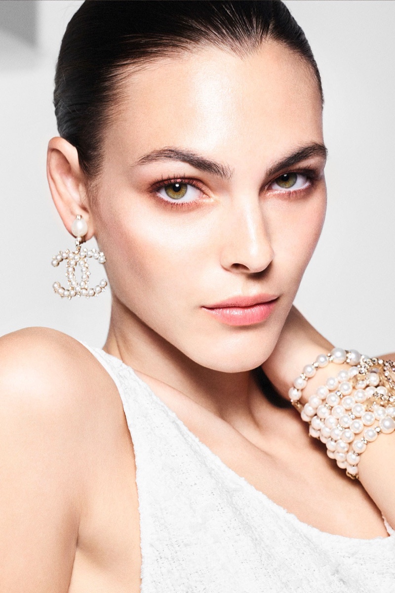 Chanel Le Blanc Perles et Éclats Makeup Campaign
