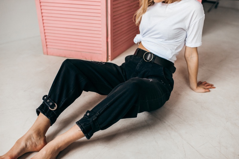 What to Wear Mom Jeans With: 8 Cute and Easy Ideas – Fashion Gone Rogue